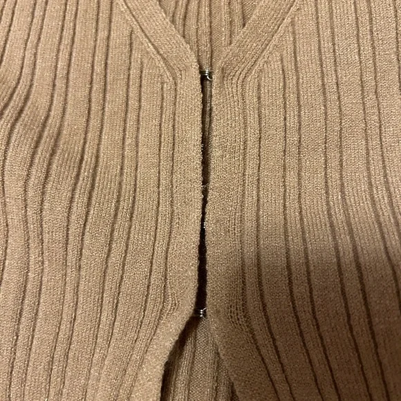 Active USA ribbed top with cute clasps - Picture 4 of 4